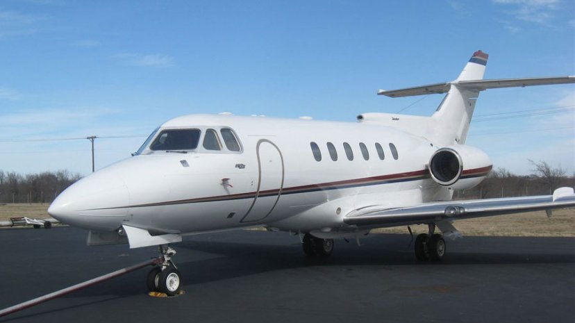 Hawker 700