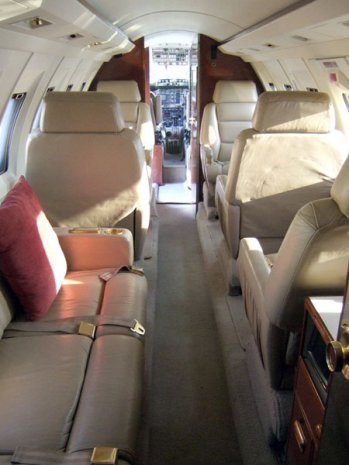 Hawker 700